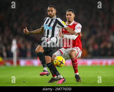 03 janv. 2023 - Arsenal / Newcastle United - Premier League - Emirates Stadium Callum Wilson et William Saliba de Newcastle United lors du match de première League contre Arsenal. Image : Mark pain / Alamy Live News Banque D'Images