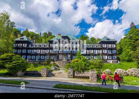 Karlova Studanka (Bad Karlsbrunn) : spa, maison silésienne (Slezský dům) à Moravskoslezsky, région de Moravie-Silésie, région de Mährisch-Schlesische, CZE Banque D'Images