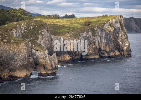 Hell Cliffs Coastal Path, Acantilados del Infierno Trail dans les Asturies, Espagne Banque D'Images