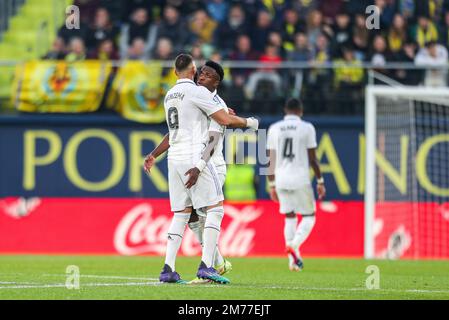 Karim Benzema du Real Madrid célèbre un but avec Vinicius Junior lors du championnat d'Espagne la Ligue football match entre Villareal CF et Real Madrid sur 7 janvier 2023 au stade de la Ceramica à Castellon, Espagne - photo: Ivan Termon/DPPI/LiveMedia Banque D'Images