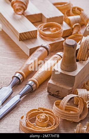 très gros plan de menuiserie outils vieux menuiserie bois burineurs de plan planches châles Banque D'Images