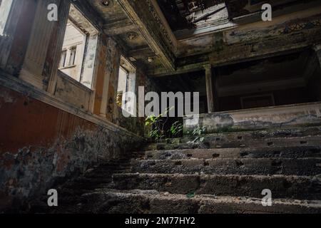 Vieux théâtre abandonné en ruines ou salle de cinéma. Banque D'Images