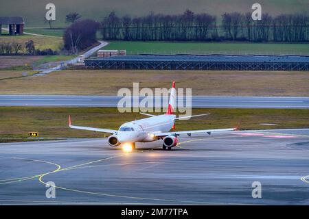 schwechat, autriche, 4 janvier 2022, Embraer E195LR , OE-LWA exploité par des compagnies aériennes autrichiennes à l'aéroport international de vienne Banque D'Images