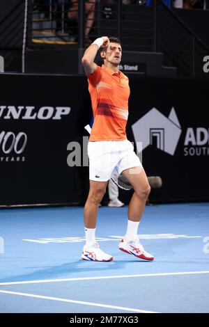 Adélaïde, Australie, 8 janvier 2023. Novak Djokovic, de Serbie, célèbre la victoire du match international de tennis d'Adélaïde entre Novak Djokovic, de Serbie, et Sebastian Korda, des États-Unis, à Memorial Drive sur 08 janvier 2023, à Adélaïde, en Australie. Crédit : Peter Mundy/Speed Media/Alay Live News Banque D'Images