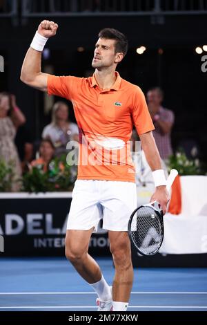 Adélaïde, Australie, 8 janvier 2023. Novak Djokovic, de Serbie, célèbre la victoire du match international de tennis d'Adélaïde entre Novak Djokovic, de Serbie, et Sebastian Korda, des États-Unis, à Memorial Drive sur 08 janvier 2023, à Adélaïde, en Australie. Crédit : Peter Mundy/Speed Media/Alay Live News Banque D'Images