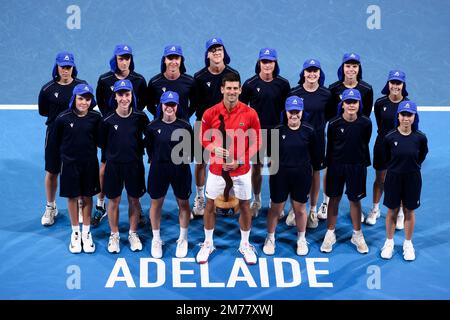 Adélaïde, Australie, 8 janvier 2023. Novak Djokovic, de Serbie, célèbre la victoire du match international de tennis d'Adélaïde entre Novak Djokovic, de Serbie, et Sebastian Korda, des États-Unis, à Memorial Drive sur 08 janvier 2023, à Adélaïde, en Australie. Crédit : Peter Mundy/Speed Media/Alay Live News Banque D'Images