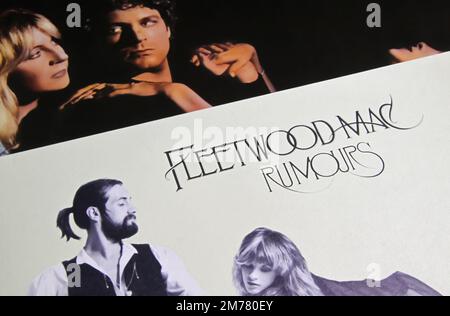 Viersen, Allemagne - 9 novembre. 2022: Gros plan de l'album de vinyle isolé couverture rumeurs de Fleetwood Mac, 1977 Banque D'Images