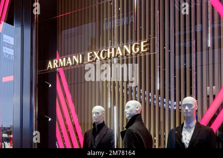 Armani Exchange magasin phare à Milan, Italie Banque D'Images