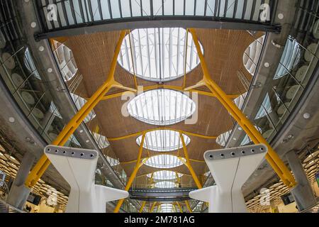 Madrid, Espagne - 2 août 2021 : aéroport de Barajas.T4 borne.Madrid-Barajas l'aéroport international Adolfo Suarez est le principal aéroport de la capitale.JE Banque D'Images