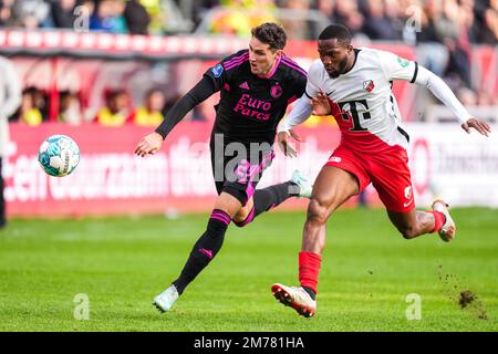 Utrecht - Santiago Gimenez de Feyenoord, Modibo Sagnan du FC Utrecht lors du match entre le FC Utrecht et Feyenoord au Stadion Galgenwaard le 8 janvier 2023 à Utrecht, pays-Bas. (Box to Box Pictures/Yannick Verhoeven) Banque D'Images