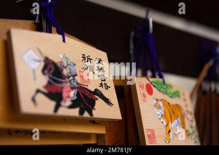 Une tablette votive en bois au tomioka Shrine gros plan Banque D'Images