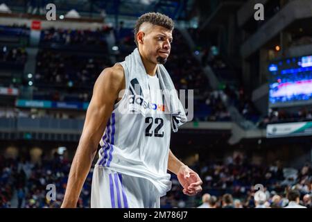 Madrid, Madrid, Espagne. 8th janvier 2023. Edy Tavares (Real Madrid) à la fin du match de basket-ball entre Real Madrid et Gran Canaria valable pour le match 15 de la ligue espagnole de basket-ball appelée 'Liga Endesa' joué au Centre Wizink de Madrid le dimanche 08 janvier 2023 (Credit image: © Alberto Gardin/ZUMA Press Wire) Banque D'Images