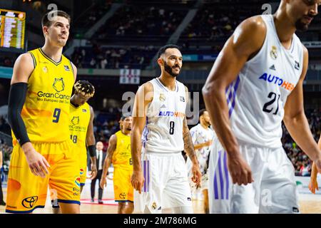 Madrid, Madrid, Espagne. 8th janvier 2023. Adam Hanga (Real Madrid) à la fin du match de basket-ball entre Real Madrid et Gran Canaria valable pour le match 15 de la ligue espagnole de basket-ball appelée 'Liga Endesa' joué au Centre Wizink de Madrid le dimanche 08 janvier 2023 (Credit image: © Alberto Gardin/ZUMA Press Wire) Banque D'Images