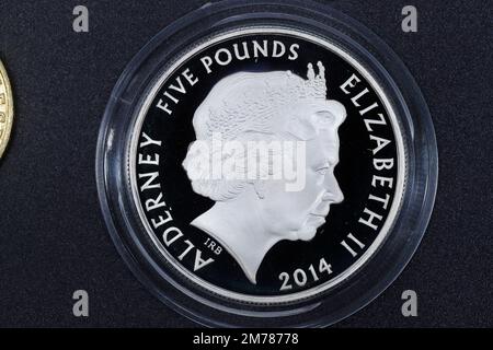 Le portrait définitif de 4th de la Reine Elizabeth II, conçu et créé par le sculpteur Ian Rank Broadley en 1998 Banque D'Images