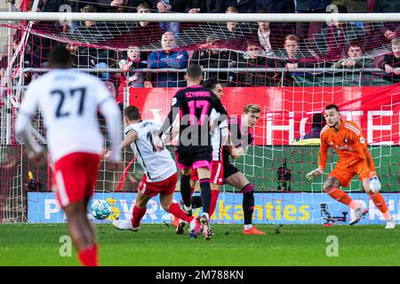 Utrecht - Jens Toornstra du FC Utrecht marque le 1-0 lors du match entre le FC Utrecht et Feyenoord au Stadion Galgenwaard le 8 janvier 2023 à Utrecht, pays-Bas. (Box to Box Pictures/Yannick Verhoeven) Banque D'Images