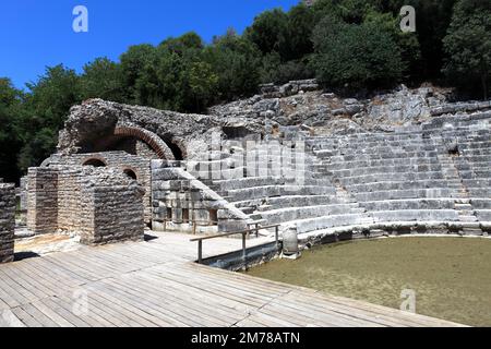 Ruines du Grand Théâtre, Butrint antique, site classé au patrimoine mondial de l'UNESCO, Parc national de Butrint, quartier de Saranda, Albanie du Sud, Europe Banque D'Images