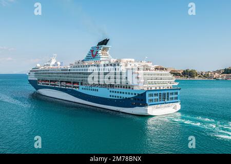 CORFOU, GRÈCE - 6 SEPTEMBRE 2022: Adultes seulement bateau de croisière Marella Explorer 2 de TUI Cruises en provenance de Corfou, Grèce. Banque D'Images