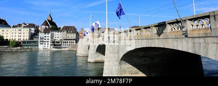 Le pont en pierre médiéval Mittlere Brücke, Rhin, ville de Bâle, canton de Bâle ville, Suisse, Europe Banque D'Images