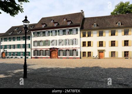 Le long de l'architecture Münsterplatz, Bâle-Ville, canton de Bâle-Ville, Suisse, Europe Banque D'Images