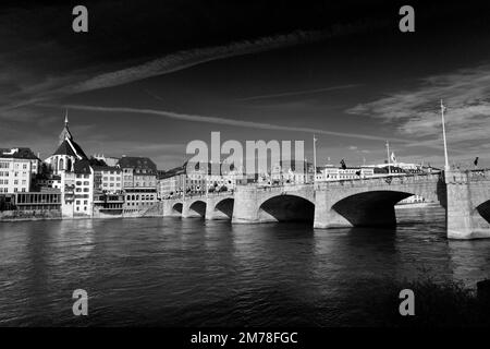 Le pont en pierre médiéval Mittlere Brücke, Rhin, ville de Bâle, canton de Bâle ville, Suisse, Europe Banque D'Images