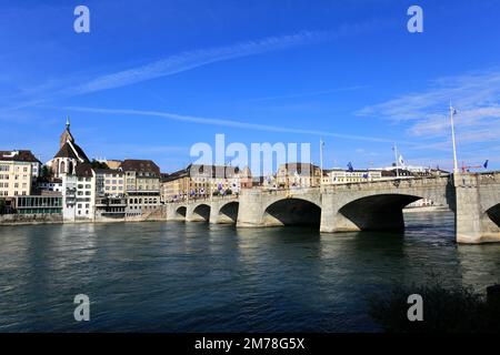 Le pont en pierre médiéval Mittlere Brücke, Rhin, ville de Bâle, canton de Bâle ville, Suisse, Europe Banque D'Images