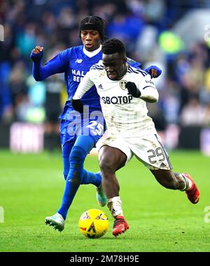 Wilfried Gnonto (à droite) de Leeds United et Jaden Philogene-Bidace de Cardiff se disputent le ballon lors du troisième match de la coupe Emirates FA au stade de Cardiff City. Date de la photo: Dimanche 8 janvier 2023. Banque D'Images