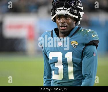 Jacksonville, États-Unis. 07th janvier 2023. Le cornerback de Jaguars, Drious Williams, sort du terrain après que les Jaguars ont battu les Titans 20-16 au TIAA Bank Field de Jacksonville, en Floride, samedi, 7 janvier 2023. Photo de Joe Marino/UPI. Crédit : UPI/Alay Live News Banque D'Images