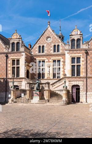 Dans la ville d'Orléans, l'hôtel Groslot est un monument historique construit au 16e siècle. Il a été utilisé comme hôtel de ville après la révolution française. Banque D'Images