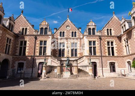 Dans la ville d'Orléans, l'hôtel Groslot est un monument historique construit au 16e siècle. Il a été utilisé comme hôtel de ville après la révolution française. Banque D'Images