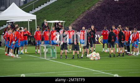 Doha, Qatar. 08th janvier 2023. L'équipe du FC Bayern Munich lors d'une séance d'entraînement au parc des sports d'aspirateur. Le FC Bayern München tiendra son camp d'entraînement d'hiver à Doha (Qatar) jusqu'au 12 janvier 2023. Credit: Peter Kneffel/dpa/Alay Live News