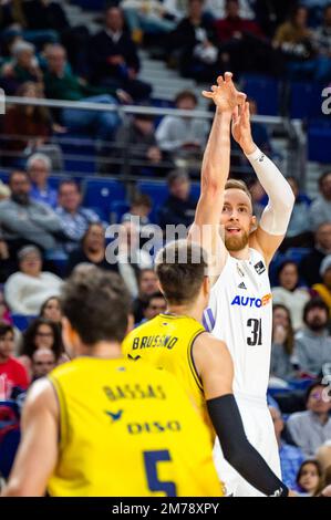 Madrid, Madrid, Espagne. 8th janvier 2023. Dzanan Musa (Real Madrid) en action pendant le match de basket-ball entre Real Madrid et Gran Canaria valable pour le match 15 de la ligue espagnole de basket-ball appelée 'Liga Endesa' joué au Centre Wizink de Madrid le dimanche 08 janvier 2023 (Credit image: © Alberto Gardin/ZUMA Press Wire) Banque D'Images