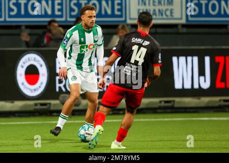 ROTTERDAM, PAYS-BAS - JANVIER 8 : Liam van Gelderen du FC Groningen, Couhaib Driouech de l'Excelsior Rotterdam pendant le match néerlandais Eredivisie entre Excelsior et FC Groningen à Van Dongen de Roo Stadion 8 janvier 2023 à Rotterdam, pays-Bas (photo de Hans van der Valk/Orange Pictures) Banque D'Images