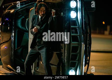 DATE DE SORTIE: 24 mars 2023. TITRE: John Wick: Chapitre 4. STUDIO: Lionsgate. DIRECTEUR: Chad Stahelski. PLOT: John Wick (Keanu Reeves) prend sur ses adversaires les plus mortels encore dans le prochain quatrième épisode de la série. Avec le prix sur sa tête toujours plus élevé, Wick prend sa lutte contre le monde de la Table haute alors qu'il cherche les joueurs les plus puissants dans le monde sous-jacent, de New York à Paris en passant par Osaka à Berlin. AVEC: KEANU REEVES comme John Wick. (Image de crédit : © Lionsgate/Entertainment Pictures) Banque D'Images