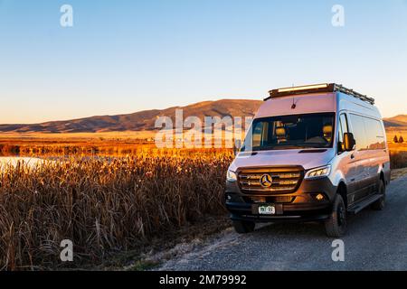 Airtream Interstate 24X campervan ; réserve naturelle nationale de Monte Vista ; San Luis Valley ; Colorado ; États-Unis Banque D'Images