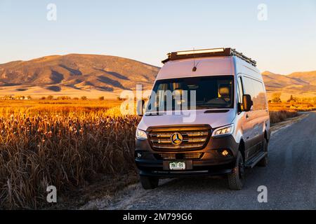 Airtream Interstate 24X campervan ; réserve naturelle nationale de Monte Vista ; San Luis Valley ; Colorado ; États-Unis Banque D'Images