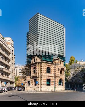 Une photo du nouveau et ancien bâtiment, à Bucarest. Banque D'Images