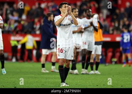 Séville, Séville, Espagne. 8th janvier 2023. Jésus Navas de Séville FC montre l'appréciation aux fans pendant le match de la Liga Santader entre Sevilla CF et Getafe CF à Ramon Sanchez Pizjuan à Séville, Espagne, sur 08 janvier 2023. (Credit image: © Jose Luis Contreras/DAX via ZUMA Press Wire) Banque D'Images