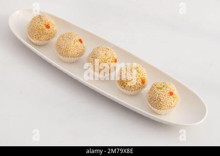 Saison d'hiver spécial Punjabi traditionnel Mithai jusqu'à Bhugga ou Til Bugga est fait de graines de sésame grillées à sec avec Mava, Khoya, Jaggery, Mawa, gord, Des Banque D'Images