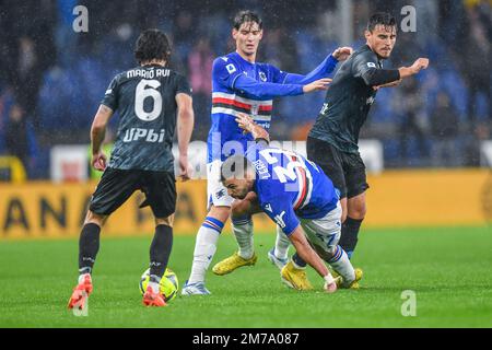 Genova, Italie. 08th janvier 2023. Mario Rui Silva Duarte (Napoli) - Alessandro Zanoli (Sampdoria) - Mehdi Pascal Marcel Leris (Sampdoria) pendant UC Sampdoria vs SSC Napoli, football italien série Un match à Genova, Italie, 08 janvier 2023 crédit: Agence de photo indépendante/Alamy Live News Banque D'Images