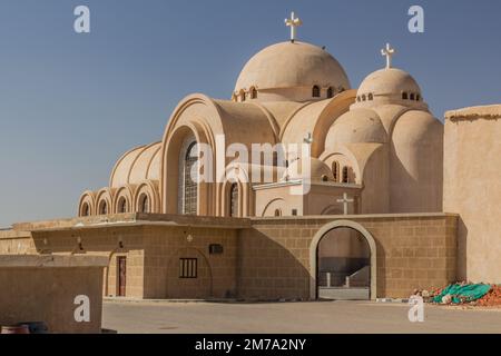 Église au monastère de Saint Pishoy (Bishoi) à Wadi El Natrun, Égypte Banque D'Images