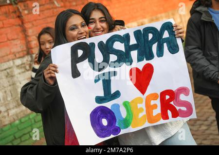 New Delhi, Inde. 08th janvier 2023. Les membres et les partisans de la communauté LGBTQAI tiennent un écriteau lors de la parade de la fierté du Queer à Delhi, de Barakhamba Raod à Jantar Mantar, à New Delhi. Crédit : SOPA Images Limited/Alamy Live News Banque D'Images