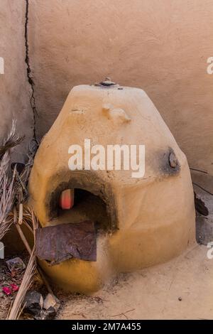 Vieux four de boue fait dans le village d'Al Qasr dans l'oasis de Dakhla, en Égypte Banque D'Images