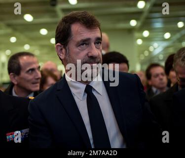 Marseille, France. 6th janvier 2023. Christophe Castaner vu lors d'une visite en bateau du port commercial de Marseille. Christophe Castaner, ancien ministre de l'intérieur sous le premier mandat de cinq ans d'Emmanuel Macron, a été élu président du conseil de surveillance du Grand Port Maritime de Marseille (GPMM) en novembre 2022. Les objectifs sont de réduire considérablement l'impact des activités maritimes sur la qualité de l'air et de faire du complexe portuaire de Marseille Fos le premier point d'entrée méditerranéen en Europe du Nord. Le président Emmanuel Macron a indiqué qu'il voulait intégrer la transaction Banque D'Images