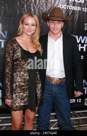 Jewel et Ty Murray assistent à la première de Columbia Pictures 'We Own the Night' à Clearview Chelsea West à New York City sur 9 octobre 2007. Crédit photo : Henry McGee/MediaPunch Banque D'Images