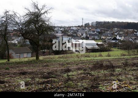 Laisa, Allemagne. 28th décembre 2022. Vue sur le village. Dans le district de Laisa de Battenberg (Eder) dans le district de Waldeck-Frankenberg, un système d'appel local informe les résidents sur les nouvelles.(à dpa 'rare relique: Les systèmes d'appel locaux à Hesse livrent les nouvelles du village') crédit: Swen Pförtner/dpa/Alay Live News Banque D'Images