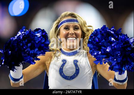 Indianapolis, Indiana, États-Unis. 08th janvier 2023. Les cheerleaders d'Indianapolis Colts se déroulent pendant le match de football de la NFL entre les Houston Texans et les Indianapolis Colts à Indianapolis, Indiana. John Mersiits/CSM/Alamy Live News Banque D'Images