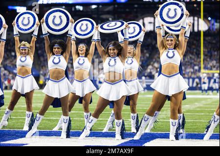 Indianapolis, Indiana, États-Unis. 08th janvier 2023. Les cheerleaders d'Indianapolis Colts se déroulent pendant le match de football de la NFL entre les Houston Texans et les Indianapolis Colts à Indianapolis, Indiana. John Mersiits/CSM/Alamy Live News Banque D'Images