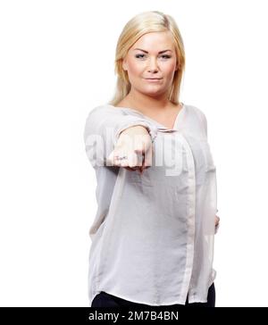 Avec l'âge vient la confiance. Photo en studio d'une femme attrayante debout sur un fond blanc. Banque D'Images
