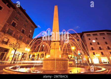 Fontaine de la Princesa, année 1834, (Fontaine des Tortues), Plaza Rei Joan Carles I. Palma.Mallorca.Iles Baléares. Espagne. Banque D'Images