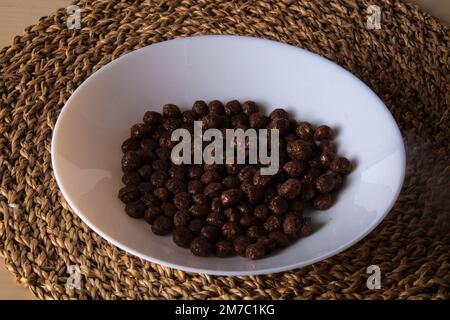 photo d'un repas rapide de boules de chocolat dans une assiette Banque D'Images